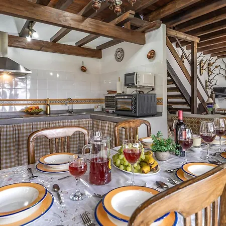 Casa vacanze Stunning In With Swimming Pool *