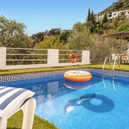 Stunning In With Swimming Pool