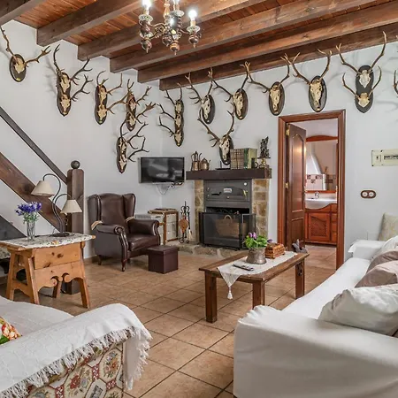 Ferienhaus Stunning In With Swimming Pool Algatocín